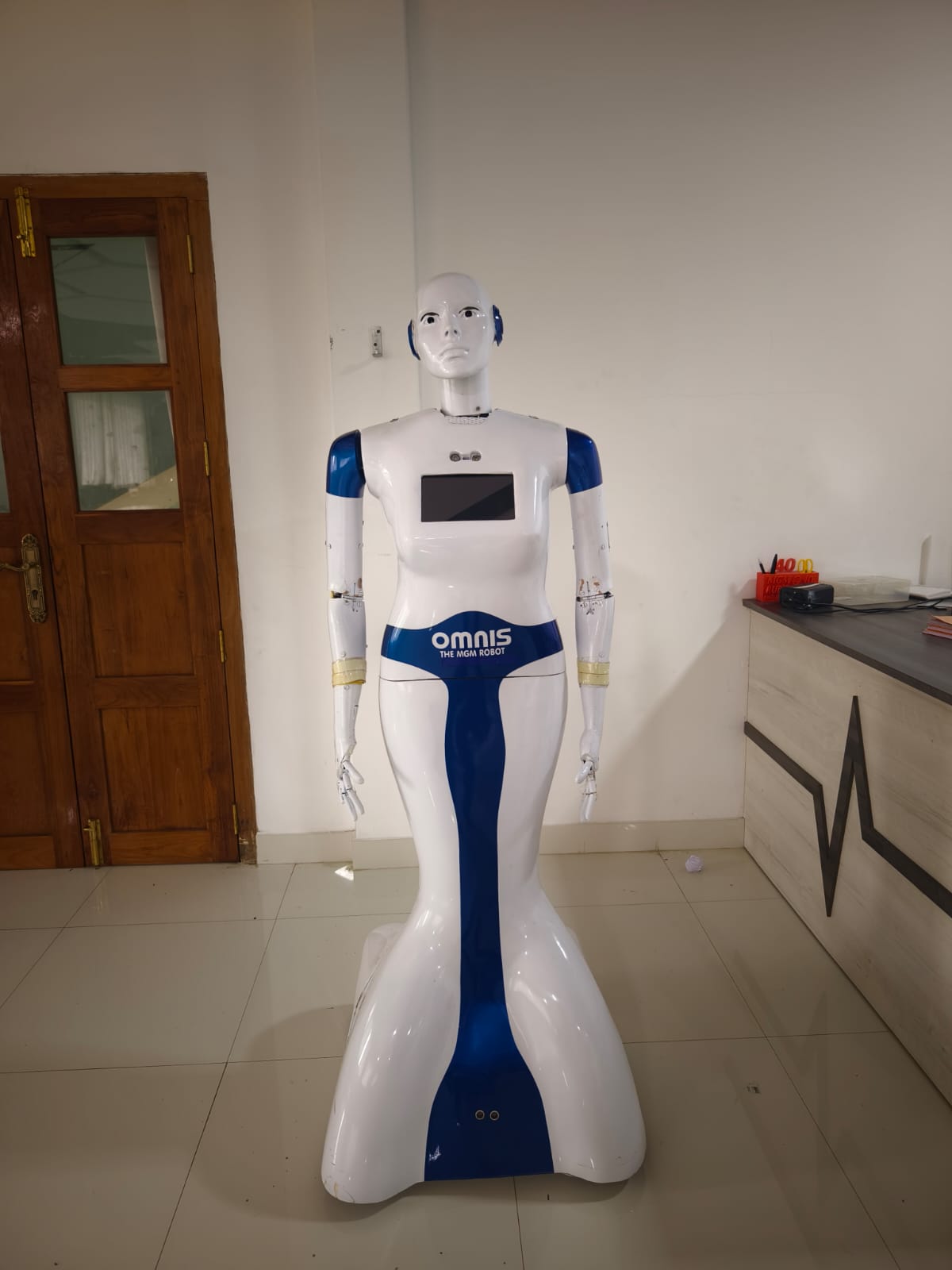 OMNIS - The MGM AI Robot
